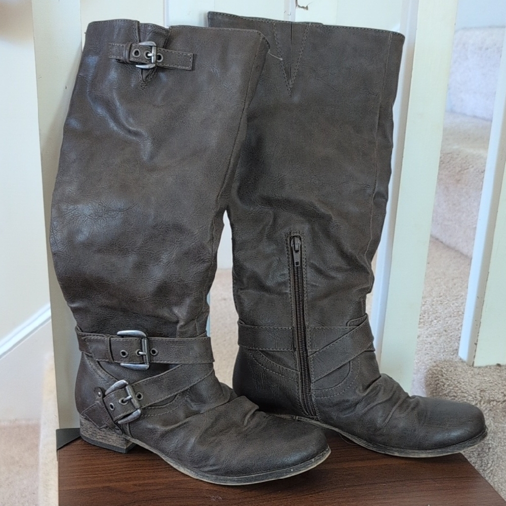 Carlos by Carlos Santana Gray Heeled Boots with Buckles